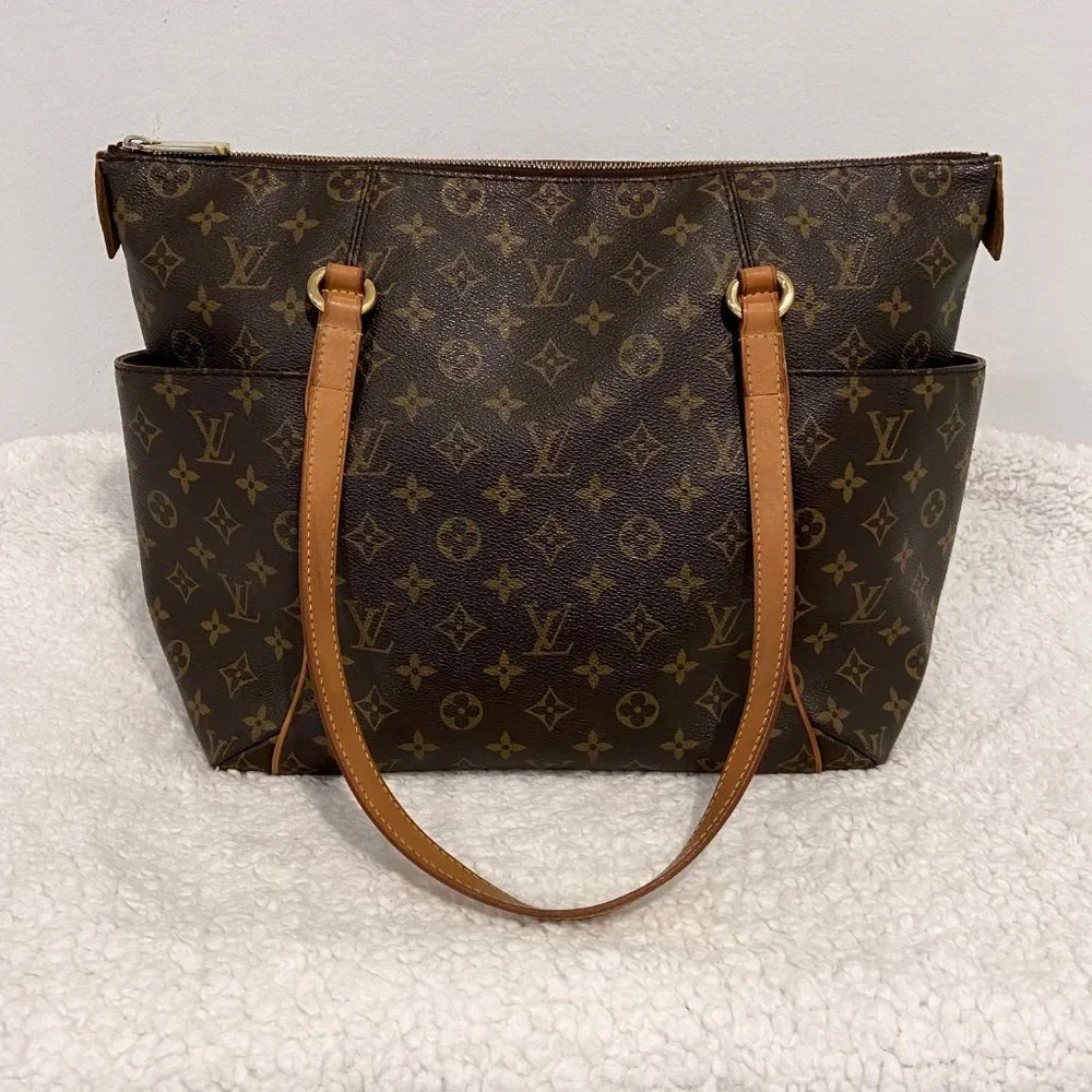 Louis Vuitton Monogram Totally MM Tote Bag